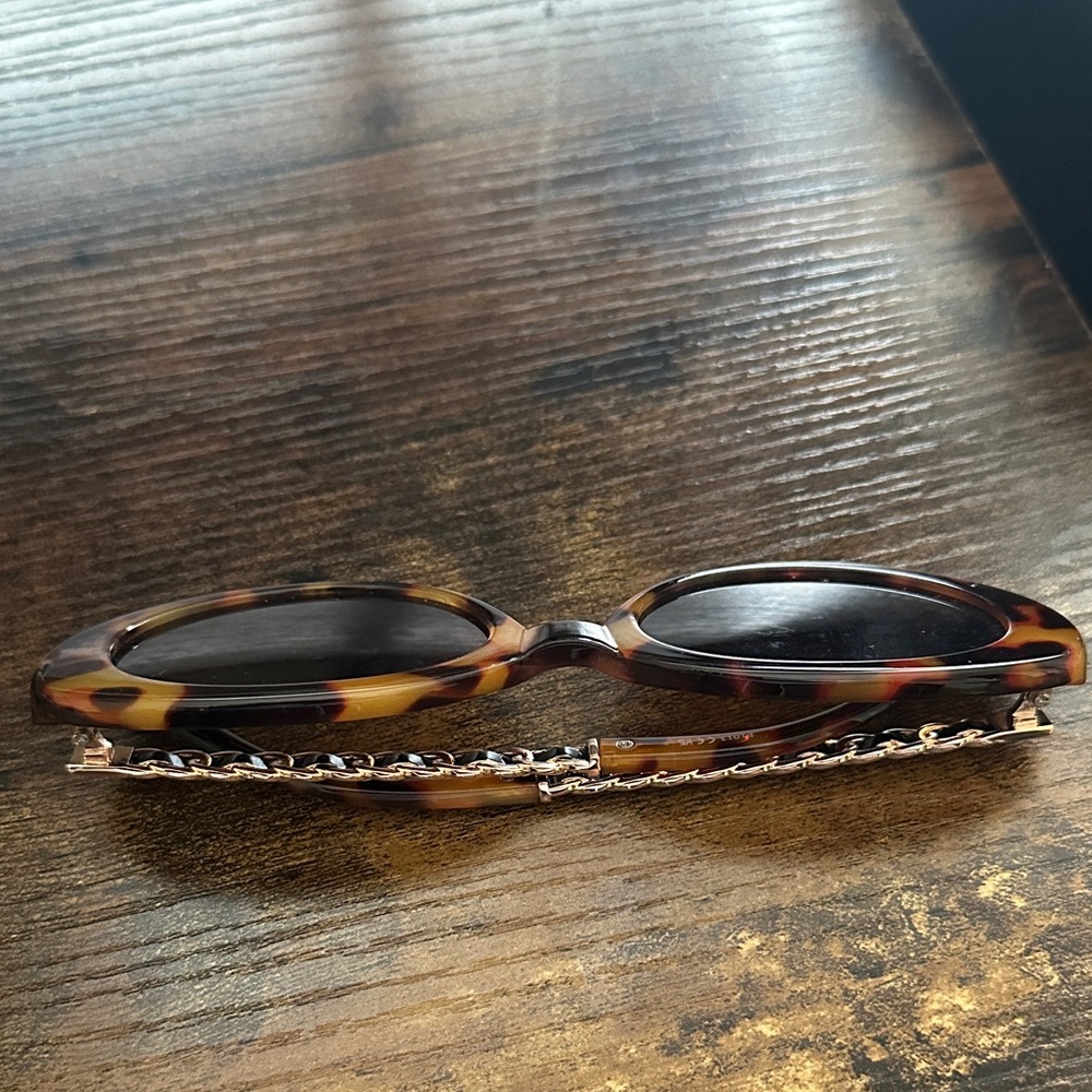 Tortoise Shell Women's Sunglasses - Picture 2 of 4